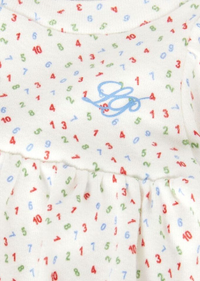 Babykleid mit kleinen Zahlen
