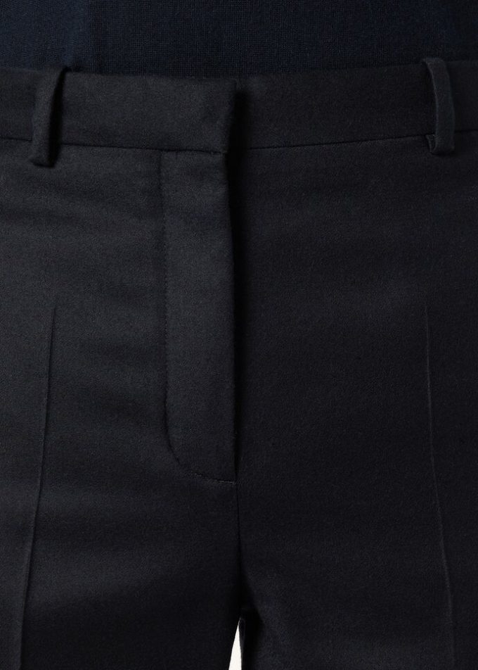 Dermot-Hose