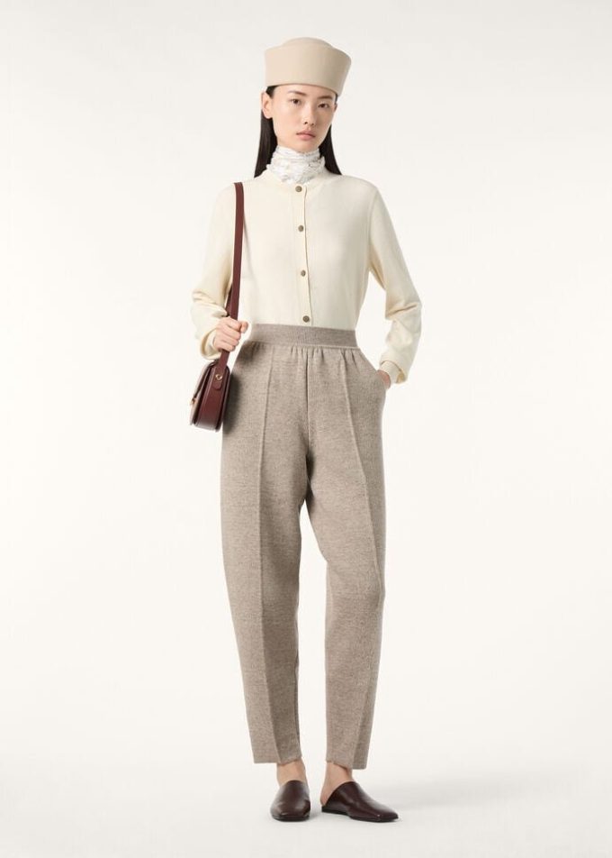 Klassische Strickjacke
