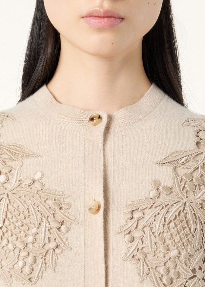 Klassische Strickjacke
