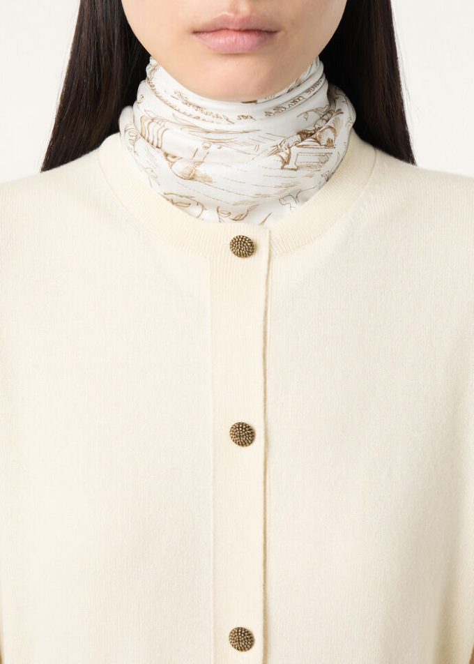 Klassische Strickjacke