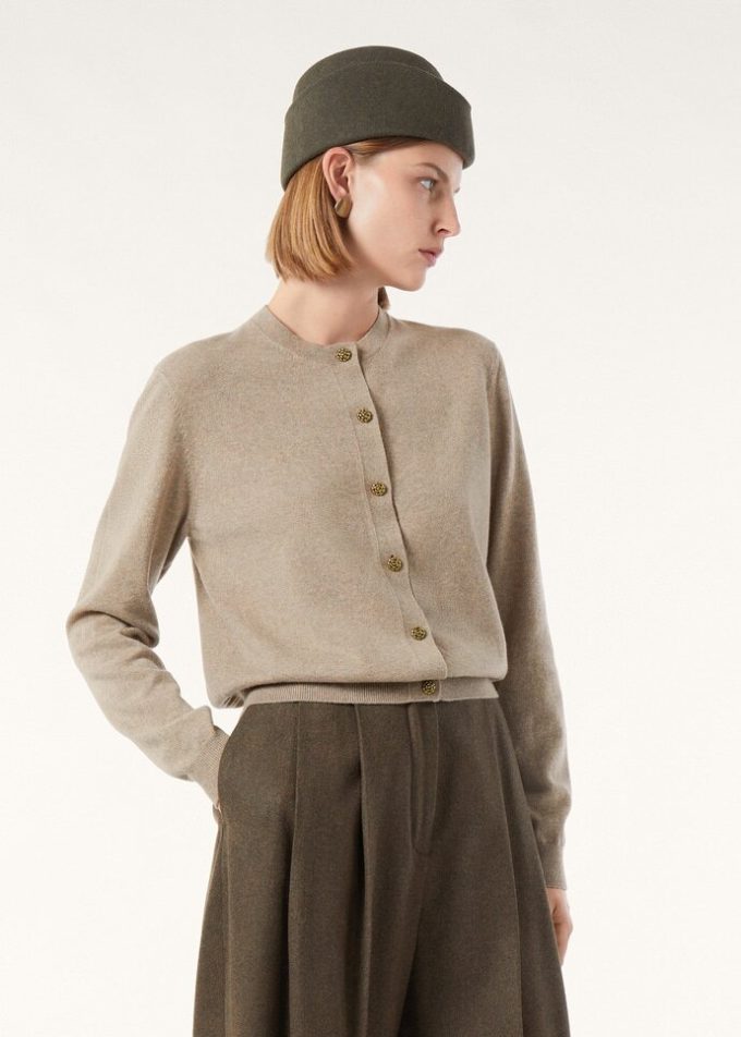 Klassische Strickjacke