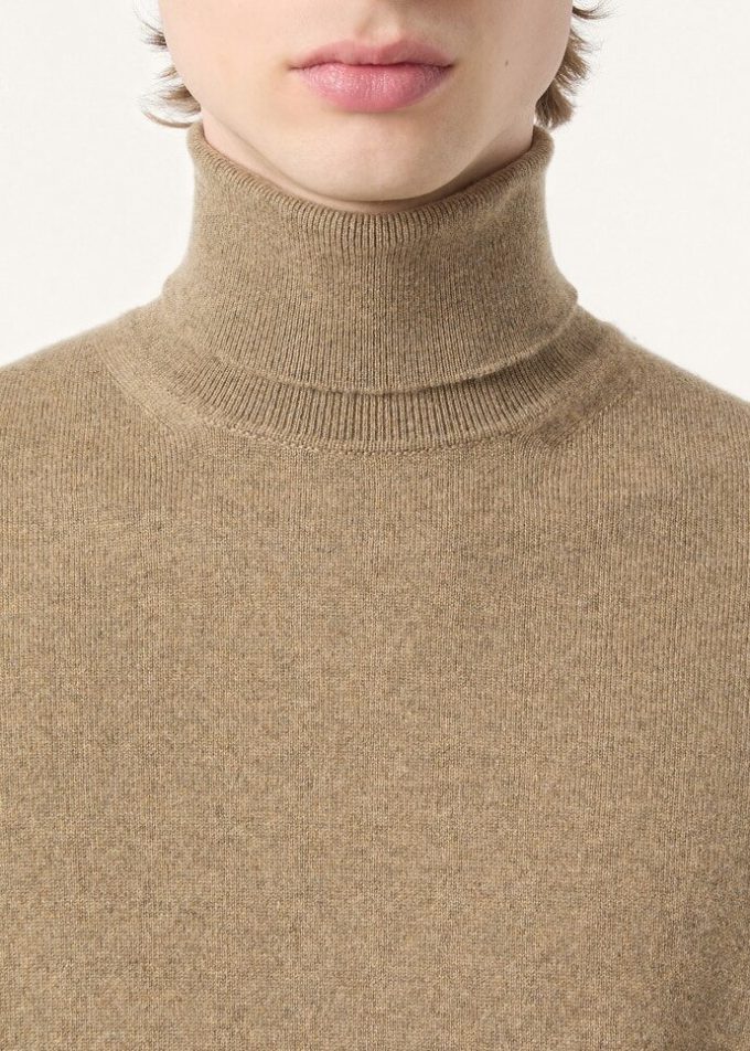 Klassischer Rollkragenpullover