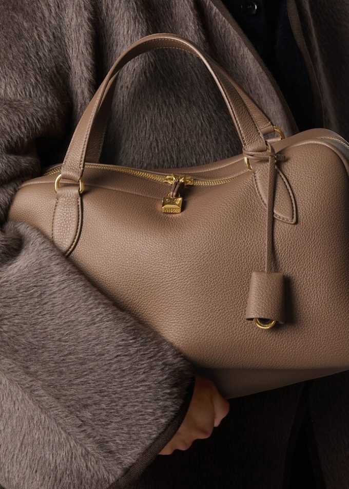 Mittlere Nadeltasche