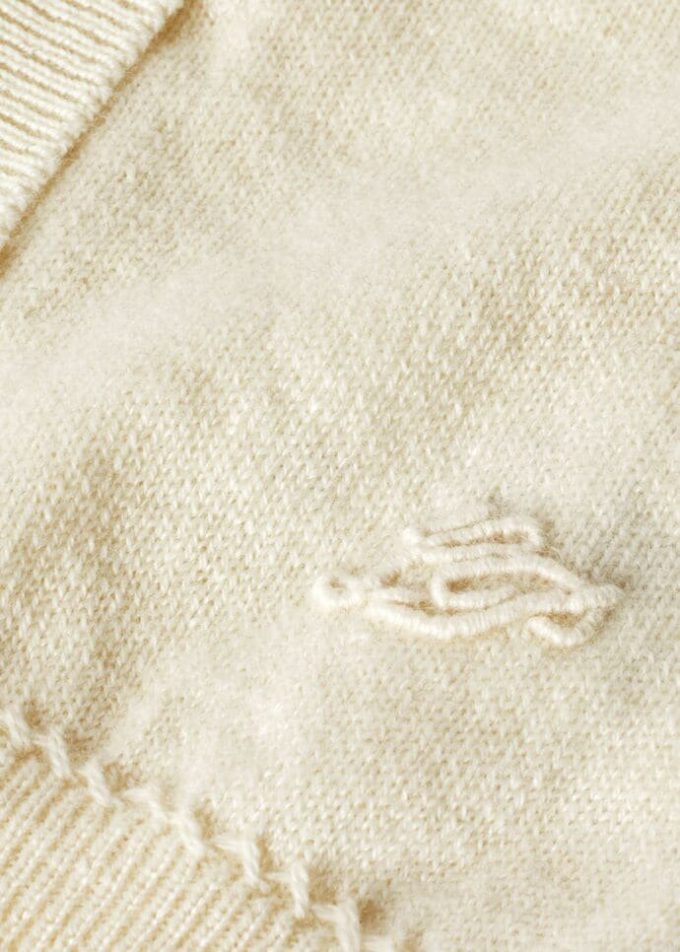 Schöne Baby-Strickjacke